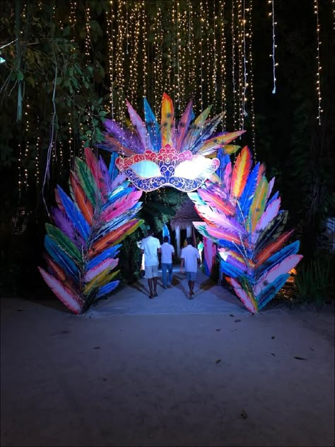 Tropical Carnival Theme Party, Rio Carnival Party Decorations, Culture Night Decorations, Rio Decorations Party Ideas, Carnival Masquerade, Carnival Decorations Ideas Events, Carnaval Party Decoration, Rio Carnival Decorations, Carribean Carnival Theme Party