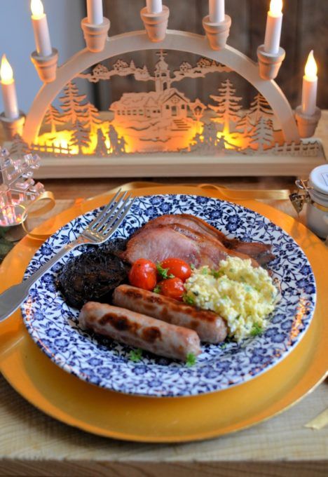 A Christmas Welsh Breakfast Welsh Christmas Traditions, Welsh Breakfast, Welsh Recipes, Christmas Breakfast, British Food, Christmas Morning, Breakfast Dishes, Christmas Traditions, Family Meals