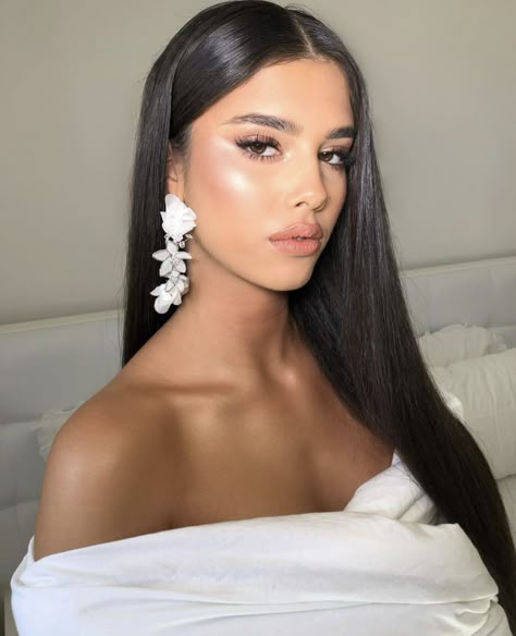 Glam Bride Makeup, Wedding Hairstyles And Makeup, Bridesmaid Hair Makeup, Power Of Makeup, Glam Makeup Look, Wedding Guest Hairstyles, Glam Hair, Bridal Makeup Looks, Haircuts Straight Hair