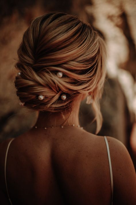 Bride Hairstyles Updo, Bridal Hair Pins Pearl, Wedding Hair Up, Updo Wedding, Bridal Hair Updo, Hairstyles Updo, Bridesmaid Hair Down, Bridesmaid Hair Updo, Wedding Hair Inspiration