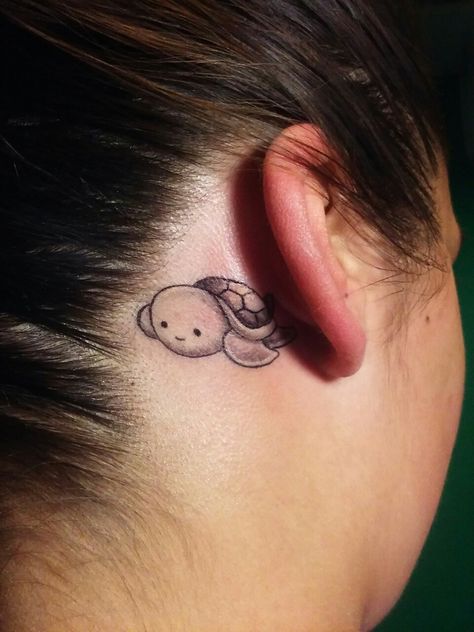 Cute Turtle Behind the Ear Tattoo Turtle Behind Ear Tattoo, Turtle Tattoo Behind Ear, Turtle Tattoo Ideas, Small Turtle Tattoo, Turtle Outline, Tattoo Ear, Turtle Silhouette, Turtle Tattoos, Behind The Ear Tattoo