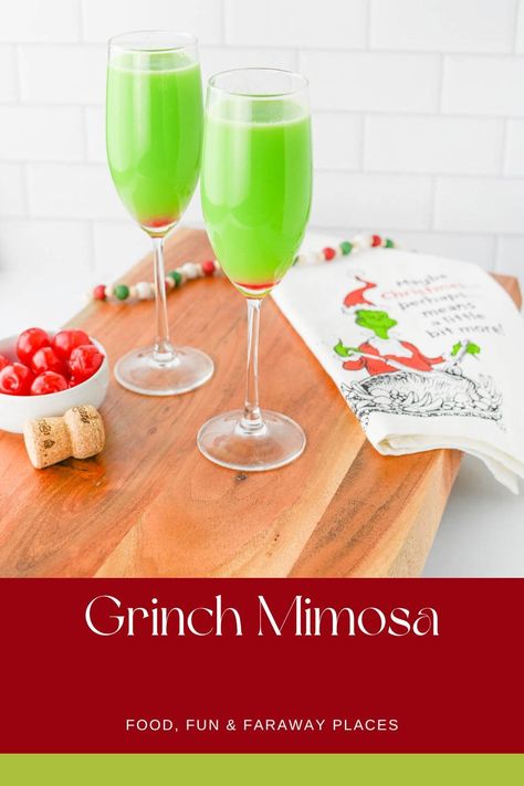 Grab those champagne flutes and whip up this festive Grinch mimosa recipe. It's sweet, tart, and bursting with holiday cheer in each sip. Grinch Mimosa, Cranberry Mimosa, Cider Mimosas, Grazing Food, Apple Cider Mimosa, Mimosa Cocktail, Mimosa Recipe, Christmas Desserts Easy, Colorful Cocktails