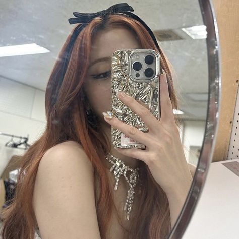 le sserafim yunjin Yunjin Kim, Huh Yunjin, Pop Queen, Blue Flames, Big Love, Instagram Update, Korean Girl, Red Hair, Just In Case