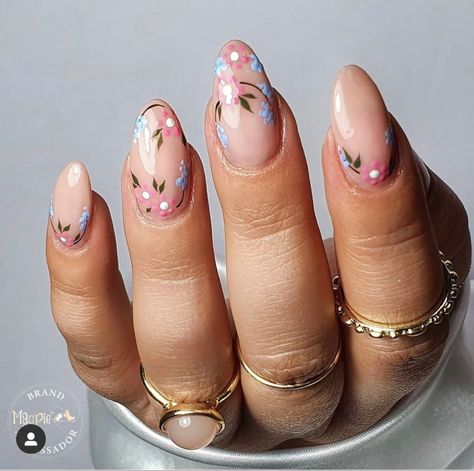 Nude Nails With Flowers, Spring Flower Nail Designs, Nude Spring Nails, Nails Flower, April Nails, Nails Nude, Nails Natural, Cute Spring Nails, Nails 2021