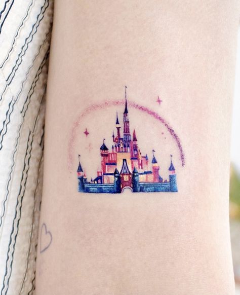 Disney Tattoos Castle, Delicate Disney Tattoo, Disney Watercolor Tattoo, Disney Castle Tattoo, Tattoo Perna, Belle Tattoo, Filler Tattoo, Tattoo Disney, Castle Tattoo