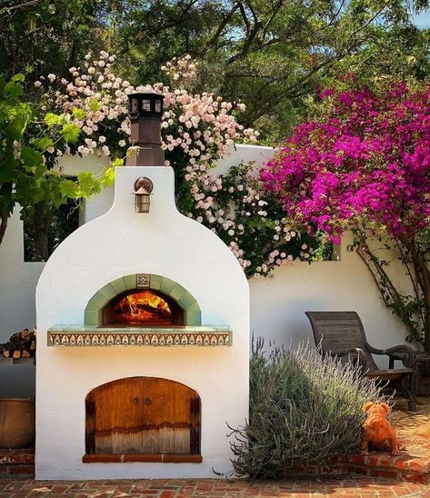 Cheap Couches, Outdoor Fireplace Pizza Oven, Hacienda Style Homes, Backyard Fireplace, Outdoor Pizza Oven, Pizza Oven Outdoor, Outdoor Pizza, Spanish Style Homes, Hacienda Style