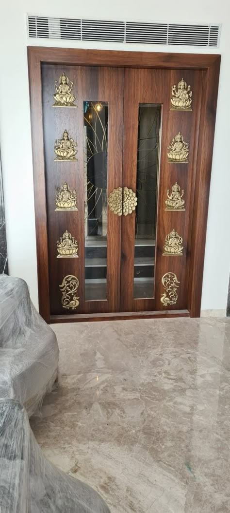 Pooja Room Door Designs Woods, Pooja Room Doors Ideas Indian, Brass Pooja Room Door, Main Door Vasakal Design, Latest Pooja Room Designs 2023, Puja Room Door Design Indian Modern, Puja Door Design, Pooja Door Design Modern, Pooja Room Door Design Modern