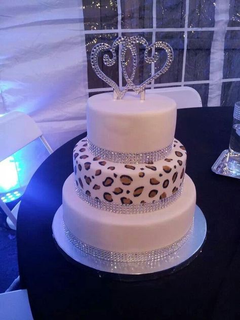 Leopard Wedding Theme, Cheetah Wedding, Cheetah Print Wedding, Cheetah Birthday Cakes, African Wedding Cakes, Animal Print Wedding, Leopard Print Wedding, Leopard Wedding, Leopard Cake