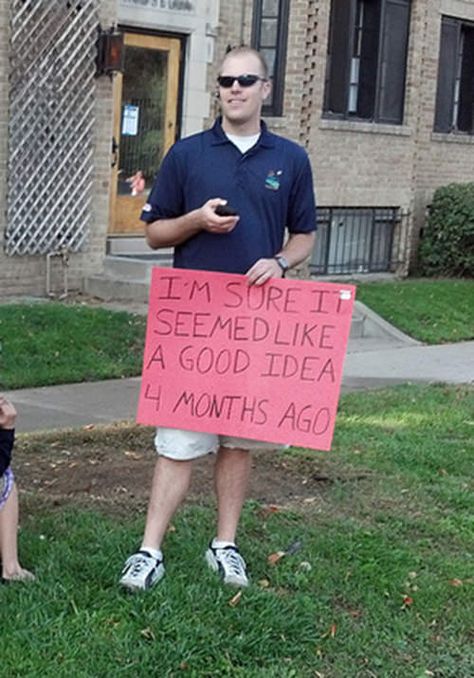 Funniest Running Signs #i: I'm sure it seemed like a good idea 4 months ago. Half Marathon Shirts Funny, Half Marathon Signs Funny, Half Marathon Posters Ideas, Half Marathon Signs, Ironman Triathlon Motivation, Marathon Signs, Running Signs, Dopey Challenge, Motivational Signs