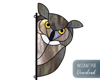 Stained Glass Owls, Horned Owl Art, Owl Templates, Hanging Stained Glass, L'art Du Vitrail, Modern Stained Glass, Stained Glass Pattern, Glass Diy, Stained Glass Birds