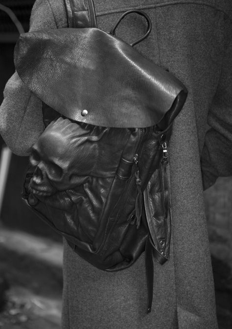 Dmitry Byalik: molding leather NYC Accesorios Dark, Weird Bags, Leather Molding, Archive Streetwear, Gothic Bags, Goth Ideas, Jewelry Grunge, Clutches Purse, Accessories Dark