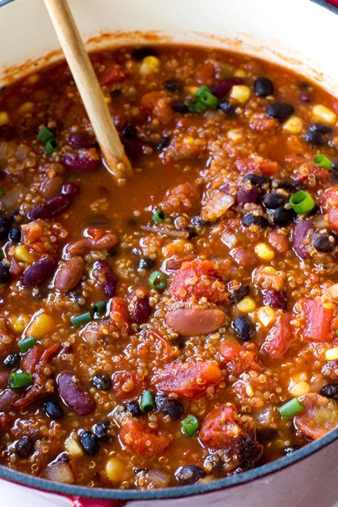 A Super Healthy Vegetarian Quinoa Chili loaded with three different types of beans, corn and quinoa. Hearty, thick, filling and full of flavor, this is the perfect plant-based fall and winter comfort food! This vegan one pot Mexican meal comes together in less than an hour - great for busy week nights! | chefsavvy.com #vegan #vegetarian #quinoa #chili #healthy #beans Quinoa Chilli, Quinoa Chili Recipe, Vegetarian Quinoa Chili, Chili Vegan, Chilli Recipe, Quinoa Chili, Pastas Recipes, Vegetarian Quinoa, Chilli Recipes