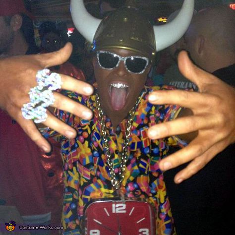 YES! THIS COSTUME! Flavor Flav Costume - 2013 Halloween Costume Contest via @costumeworks Grill Teeth, Gold Teeth Grills, Flavor Flav, Gold Grill, Viking Hat, Costume Works, Halloween Costume Contest, Costume Contest, Hair Painting