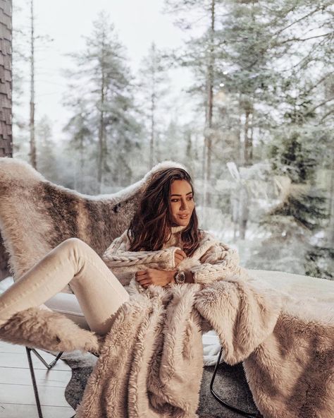 Tamara Kalinic, Winter Portraits, Winter Photoshoot, Winter Blankets, Winter Photo, Girls Weekend, Branding Photoshoot, Hard To Get, Inspiration Mode