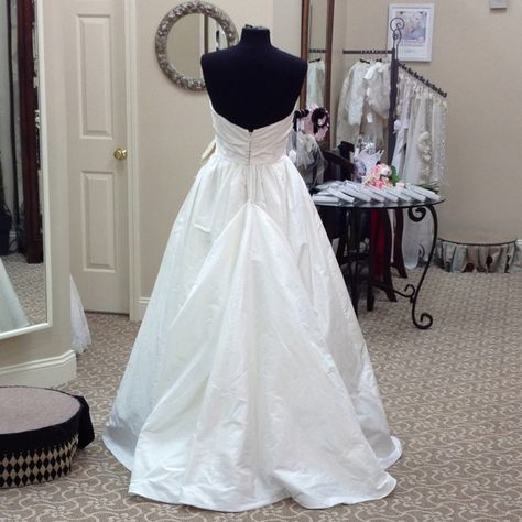 The Over bustle is also known as the English bustle. Ball gown by Amsale Ballroom Bustle, Wedding Gown Bustle, Types Of Wedding Gowns, Dress Bustle, Making A Wedding Dress, Ball Room, Wedding Dress Bustle, Wedding Dress Alterations, Stylish Wedding Dresses