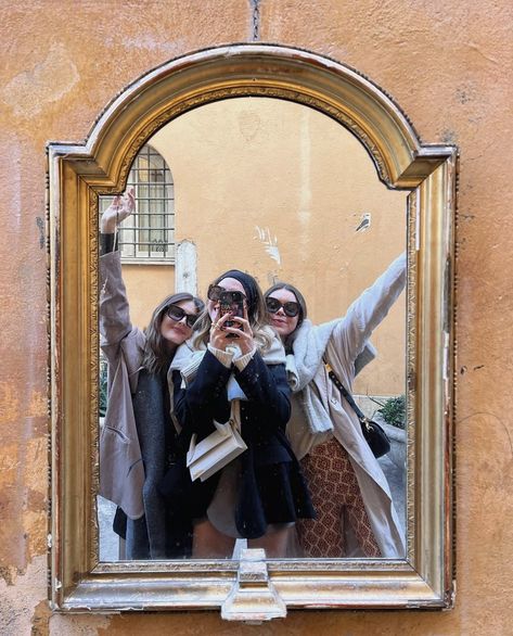 Florence With Friends, Florence Inspo Pics, Student Life In Italy, Florence Italy Instagram Pictures, Florence Study Abroad, Firenze Photo Ideas, Study Abroad Rome, Florence Italy Aesthetic, Study Abroad Aesthetic