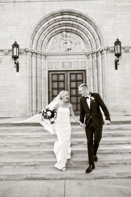 Newlyweds Running Down Church Steps Photography: Laurie Bailey Photography Read More: http://www.insideweddings.com/weddings/traditional-wedding-at-same-venues-as-the-brides-parents-nuptials/1364/ Traditional Wedding Pictures, Church Wedding Pictures, Chapel Wedding Pictures, Church Photoshoot, Wedding Church Photos, Bride Walking Down The Aisle Photography, Bride And Groom On Stairs, Chapel Wedding Photography, Bride Coming Down Stairs