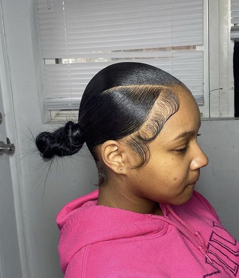 Parted Bun, Hairstyle Slick, Zig Zag Part, Birthday Hairstyle, Weave Ponytail Hairstyles, Sleek Ponytail Hairstyles, Weave Ponytail, Birthday Hairstyles, Black Ponytail Hairstyles