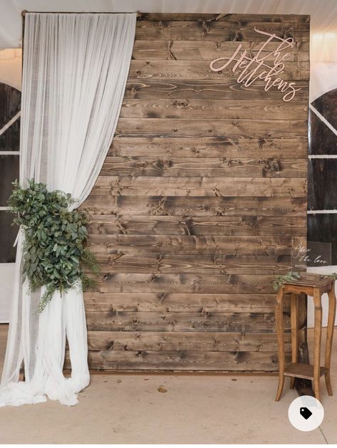 Wedding Expo Booth, Rustic Photo Booth, Decor Photobooth, Wedding Photo Walls, Photo Booth Backdrop Wedding, Rustic Wedding Photos, Photo Backdrop Wedding, Outdoor Wedding Photos, Wedding Expo