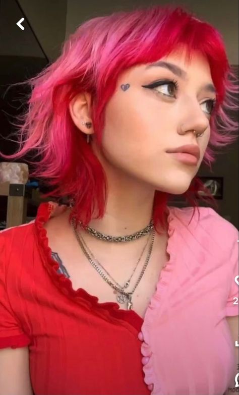 Red And Pink Two Tone Hair, Pink Hair With Red Tips, Half Pink Half Red Hair, Split Pink Hair, Easy Short Haircuts For Thick Hair, Pink And Red Hair Dye, Pink Split Dyed Hair, Half Pink Half Purple Hair, Red And Pink Hair Color