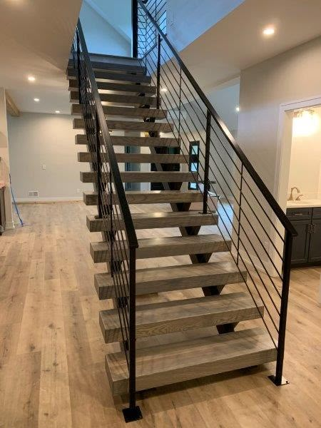 Luxury Stairs, Types Of Stairs, Open Stairs, Staircase Railing Design, House Staircase, Stair Railing Design, Steel Stairs, Metal Stairs, Exterior Stairs