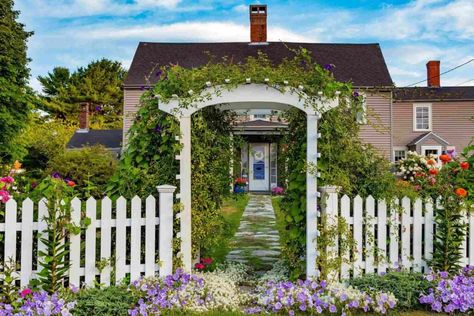 Aesthetic Fence, Short Fence, Flower Fence, Garden Arch Trellis, Horizontal Fence, Lattice Fence, Fence Styles, Front Yard Fence, White Picket Fence