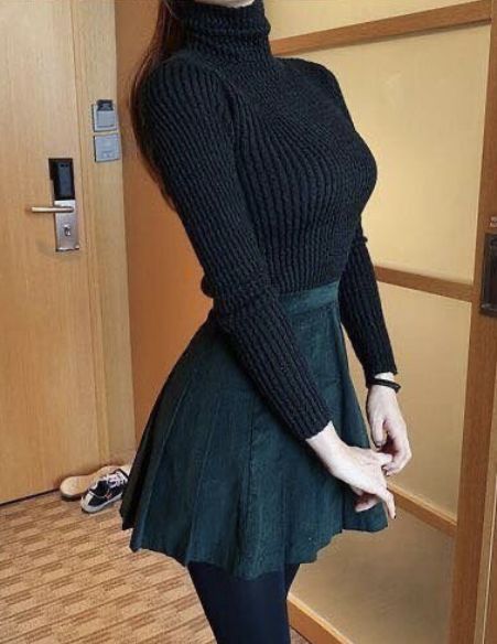 Skirt Outfits For Winter, Trendy Skirt Outfits, Slytherin Outfit, Slytherin Fashion, Outfits For Winter, Georgia Fashion, Black Turtle Neck, Winter Skirt Outfit, Rock Outfit