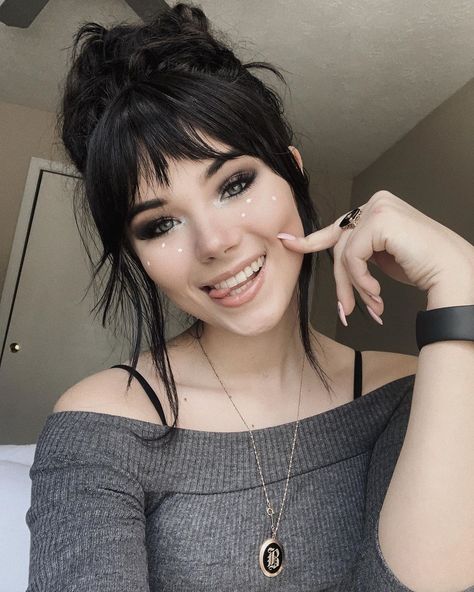 Nonsalemwitch Claire, Claire Estabrook, Free Hairstyle, Goth Hair, Hairstyle Trends, Haircuts For Long Hair, Messy Hairstyles, Hairstyles With Bangs, Pretty Hairstyles