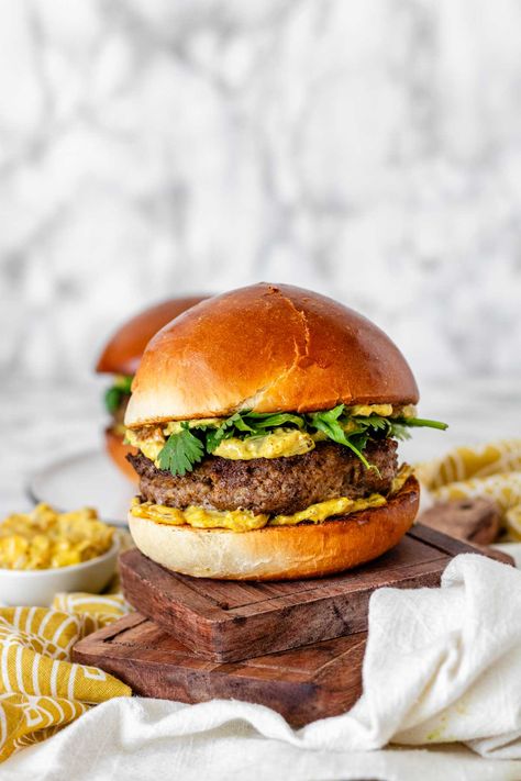 Searching for something different for dinner? Try this irresistible curry burger recipe! Tender beef patties, grilled to juicy perfection and served on rich brioche buns. Top with caramelized onion curry mayo and fresh cilantro leaves for a bold flavor. Whether you're a curry aficionado or simply looking to spice up your burger game, this recipe will satisfy your burger cravings and make grilling season more interesting. Curry Burger Recipes, Curry Burger, Hamburger Curry, Curry Chicken Burger, Best Gourmet Burger Recipe, Cook Burgers Without A Grill, Something Different For Dinner, Squash Patties, Ground Turkey Burgers