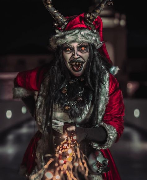 Horror Christmas Photoshoot, Krampus Makeup, Krampus Cosplay, Krampus Costume, Christmas Elf Makeup, Clown Ideas, Papa Iv, Exotic Makeup, Xmas Vibes