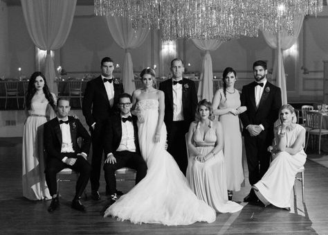 Bridal Party Photos Group Shots, Indoor Wedding Photos, Wedding Group Photos, Wedding Party Poses, Wedding Photography Bridal Party, Bridal Parties Pictures, Family Wedding Photos, Foto Tips, Bridal Party Photos