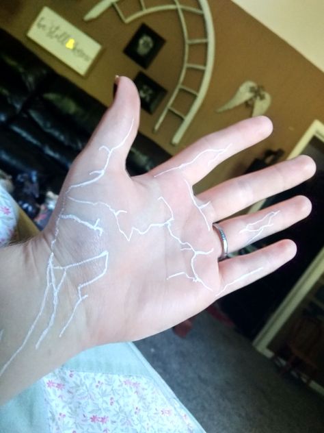 Vein Tattoos, Glowing Veins, Veins Tattoo, Succubus Makeup, Hand Veins, Tattoo 2023, Tattoo On Hand, Red Veins, Famous Tattoos