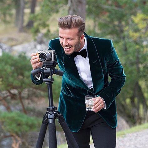 Smile for the picture Beckham stylish in a green velvet blazer ✌️ Green Velvet Blazer, Prom Blazers, Green Velvet Jacket, Custom Tuxedo, Style Gentleman, Velvet Shawl, Groom Tuxedo, Wedding Jacket, Dinner Jacket