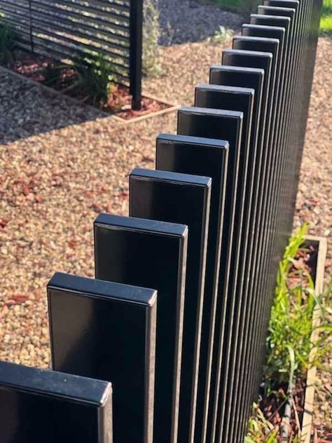 Aluminum Fence Ideas, Slatted Fence Panels, Outdoor Privacy Screens, Steel Fence Panels, Aluminium Fence, Modern Fence Design, Front Fence, Steel Fence, Aluminum Fence