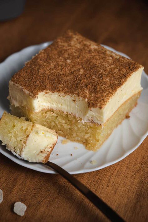 Politiko Dessert (Semolina Cake With Cream) - Real Greek Recipes Greek Cake, Greek Recipes Dessert, Semolina Cake, Baklava Recipe, Greek Sweets, Honey Cookies, Greek Desserts, Cake Toppings, Greek Recipes