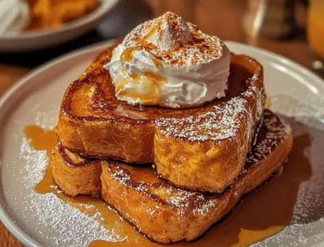 Pumpkin Pie French Toast with Homemade Pumpkin Syrup Recipe Flavorful Side Pumpkin Syrup Recipe, Pumpkin Pie French Toast, French Toast Recipes, Pumpkin Syrup, Pumpkin French Toast, Pumpkin Custard, Holiday Breakfast, French Toast Recipe, Pumpkin Flavor