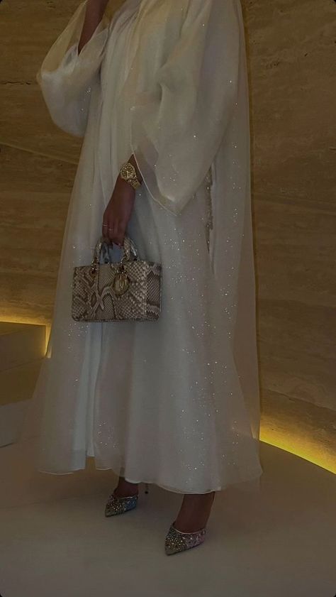 Khaleeji Abaya, Eid Abaya, Wedding Abaya, White Abaya, Eid Outfit Ideas, Nikkah Dress, Desi Fashion Casual, Mode Abaya, Modest Dresses Casual