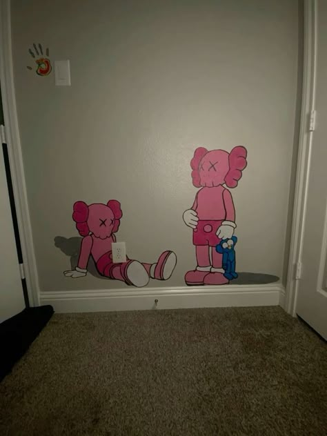 Paint Ideas For Walls Creative, Kaws Painting On Wall, Pink Kaws Painting, Kaws Wall Painting, Painting Ideas Kaws, Painting On Wall Ideas, Wall Painting Ideas Diy, Painted Wall Design Aesthetic, Painting Ideas On Wall