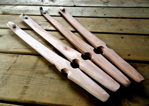 Homemade Slingshot, Spear Thrower, Archery Tips, Primitive Technology, Hunting Tools, Crossbow, Survival Prepping, Nature Crafts, Whittling