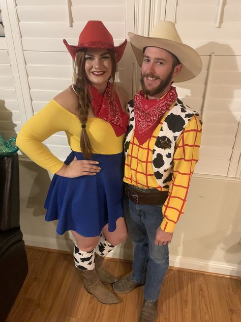 Toy Story Diy Costumes Adult, Woody And Jessie Costumes, Jessie Halloween Costume, Mad Hatter Costume Kids, Jessie Toy Story Costume, Woody Costume, Cute Couples Costumes, Woody And Jessie, Unique Couple Halloween Costumes