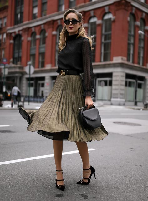 Sydne Style shows how to wear a black gucci belt with outfit ideas from fashion blogger memorandum  #gucci #belts #bloggerstyle #outfits #outfitideas Gucci Fashion Show, Gucci Belt Outfit, Gold Pleated Skirt, Belt Outfit, Metallic Midi Skirt, Black Mock Neck, Metallic Skirt, Looks Black, One Clothing