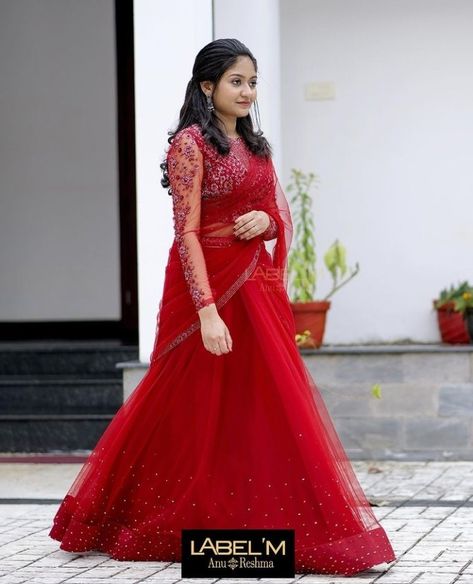 Neted Lehanga Designs Latest For Women, Half Saree Lehenga Wedding Receptions, Netted Lehenga Designs, Lehangas For Reception, Leghana Design For Reception, Net Half Saree Designs, Hair Styles For Half Saree, Latest Half Saree Designs Party Wear, Net Half Saree