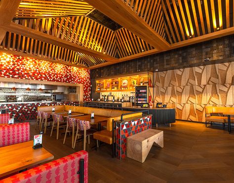 Located in Houston, Nando’s Post Oak Plaza restaurant is helping people find their spicy place, one piece of flame-grilled PERi-PERi chicken at a time. Nandos Interior Design, Open Kitchen Restaurant Design, Kitchen Restaurant Design, Open Kitchen Restaurant, Oak Restaurant, Rooftop Cinema, Spicy Grilled Chicken, Peri Chicken, Peri Peri Chicken