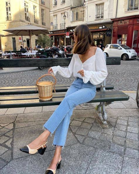 Relaxed Parisian Style, European Girl Fashion, Parisian Style Work Outfit, Parisian Inspired Outfits, Parisian Girl Style, Parisian Modern Style, French Style Fashion Summer, Parisian Street Style Summer, France Style Outfits