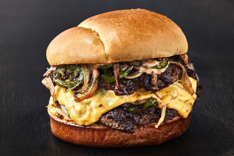 Jalapeño-Onion Smash Burgers Smash Burger Recipe, Smash Burgers, Cheese Buns, Onion Burger, Griddle Cooking, Burger Sauce, Smash Burger, Fries In The Oven, Rigatoni