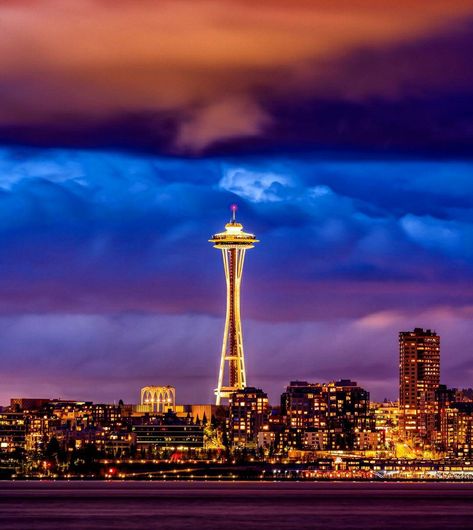 #Seattle Must See - ✈ #spaceneedle in #Washington, the most beautiful state in the Pacific Northwest🌲. #pnw 🌳 #tourism #tourismseattle 🛫 #travel #travelseattle #WashingtonState #whattosee #spaceneedle #emeraldcity #pacificnw #pioneersquare #pwntravel #greatwheel #centurylinkfield #cityofseattle Seattle Space Needle, Washington State Travel, Seattle Seahawks Football, Space Needle Seattle, Seahawks Football, Evergreen State, Cities Of The World, Pacific Nw, Travel Illustration