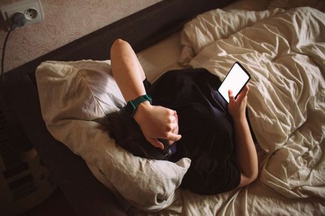 Yes, Your Smartphone Is Keeping You From Sleeping — and Not Just Because You're Scrolling Scrolling Through Phone, Scrolling On Phone, Sleep Aesthetic, Staying Up Late, Mayo Clinic, Circadian Rhythm, How To Get Sleep, Over Dose, Home Health