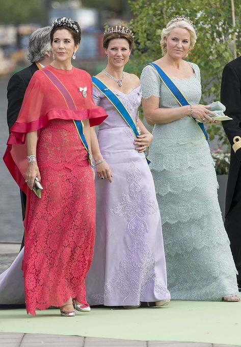 STOCKHOLM, SWEDEN - JUNE 08:  Crown Princess Mary of Denmark with Crown Princess Mette-Marit of Norway and Princess Martha Louise leaving for Drottningholm Palace after the wedding of Princess Madeleine of Sweden and Christopher O'Neill hosted by King Carl Gustaf and Queen Silvia at The Royal Palace on June 8, 2013 in Stockholm, Sweden. (Photo by Mark Cuthbert/Julian Parker/UK Press via Getty Images) Princess Madeleine Of Sweden, Norwegian Royalty, Kroonprinses Victoria, Swedish Wedding, Kroonprinses Mary, Crown Princess Mary Of Denmark, Denmark Royal Family, Princess Mary Of Denmark, Mary Of Denmark