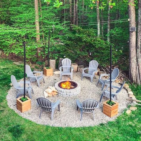 10 Best Outdoor Fire Pit Seating Ideas | The Family Handyman Diy Outdoor Fire Pit, Fire Pit Seating Ideas, Design Per Patio, Outdoor Fire Pit Seating, Outdoor Fire Pit Area, Fire Pit Seating Area, Fire Pit Chairs, Outdoor Fire Pit Designs, Fire Pit Landscaping