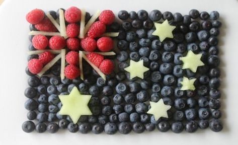 Aussie fruit flag Fruit Flag, Australian Party, Australia Day Celebrations, Australia Party, Aus Day, Flag Food, Fruit Platter Designs, Aussie Food, Australian Food